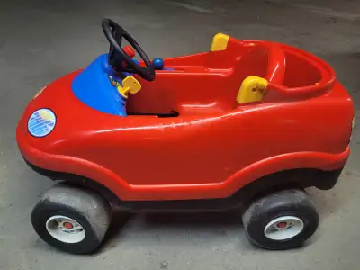 BELLE PETIT VOITURETTE WAGON POUR ENFANT IDEAL DE 2 A 4 ANS. PROPRE AVEC BÂTON GUIDE POUR POUSSER VE...