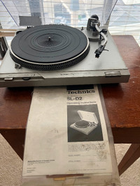 Technics SL-D2 Turntable  (with racked dust cover)