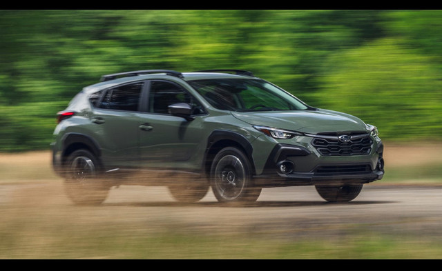 Looking for a lease takeover of a small Japanese 4x4 SUV dans Autos et camions  à Laval/Rive Nord