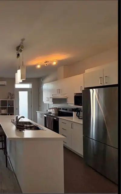 Room for Rent – Barrhaven, Ottawa A private en-suite room masters with private washroom is available...