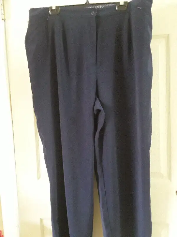 Woman's Size 22 Navey Blue Pants and  Blouse - NEW in Women's - Bottoms in City of Toronto - Image 3