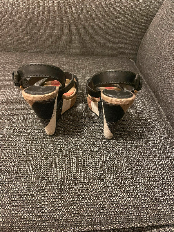 Authentic Burberry wedge sandals size 7 in Women's - Shoes in Markham / York Region - Image 3
