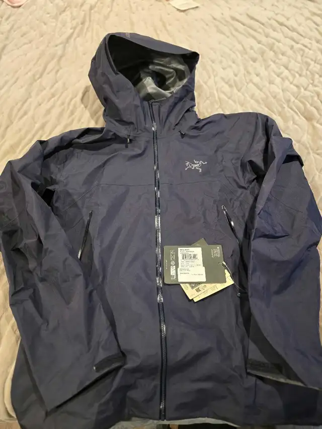 Arcteryx beta SL jacket mens in Men's in Mississauga / Peel Region - Image 2