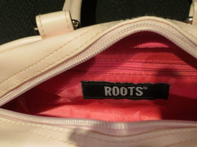 Roots Handbag in Women's - Bags & Wallets in Mississauga / Peel Region - Image 4