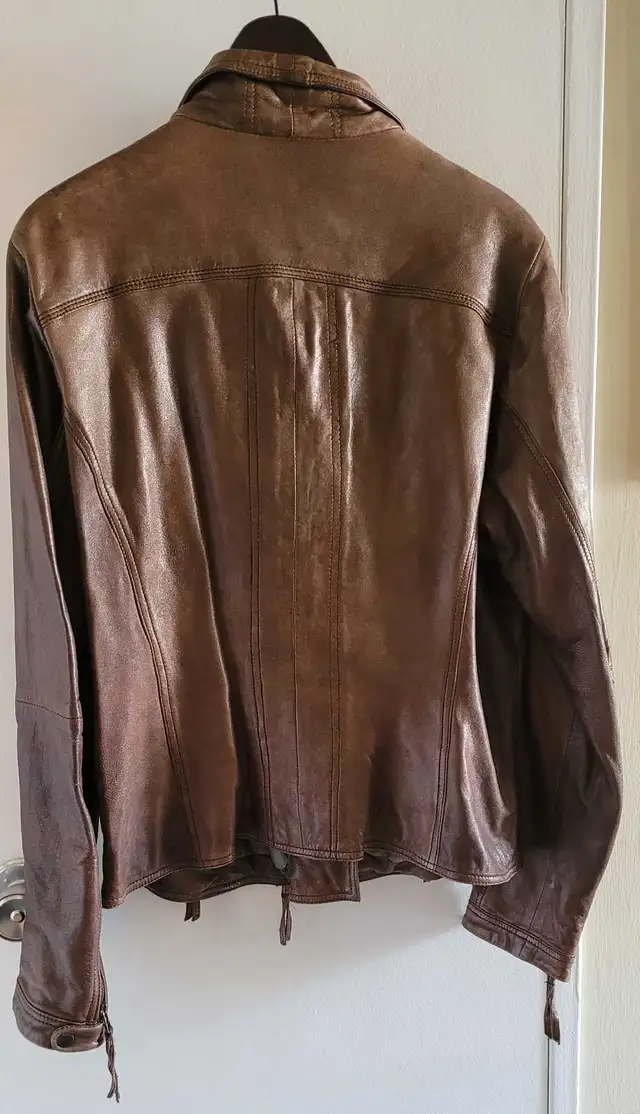 Woman's Biker's Leather Jacket in Women's - Tops & Outerwear in City of Toronto - Image 2