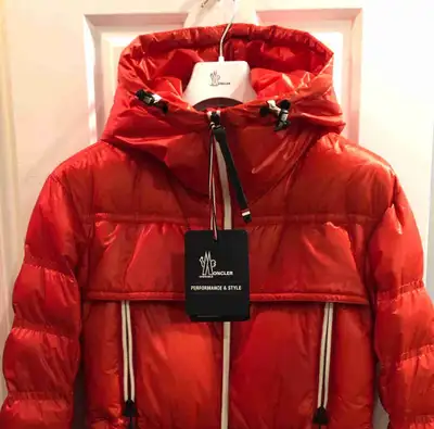 WOMENS MONCLER GRENOBLE NUM2 WINTER COAT ! ABSOLUTE STUNNING COAT! NEVER WORN! ! Moncler line retail...