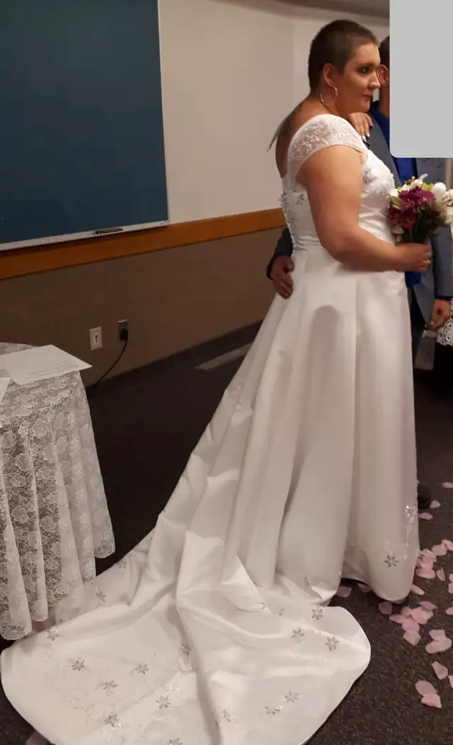 plus size wedding dress in Wedding in Lethbridge - Image 5