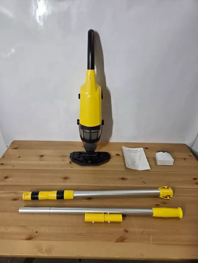 Cordless Handheld Pool Vacuum with Telescopic Pole in Hot Tubs & Pools in City of Toronto - Image 3