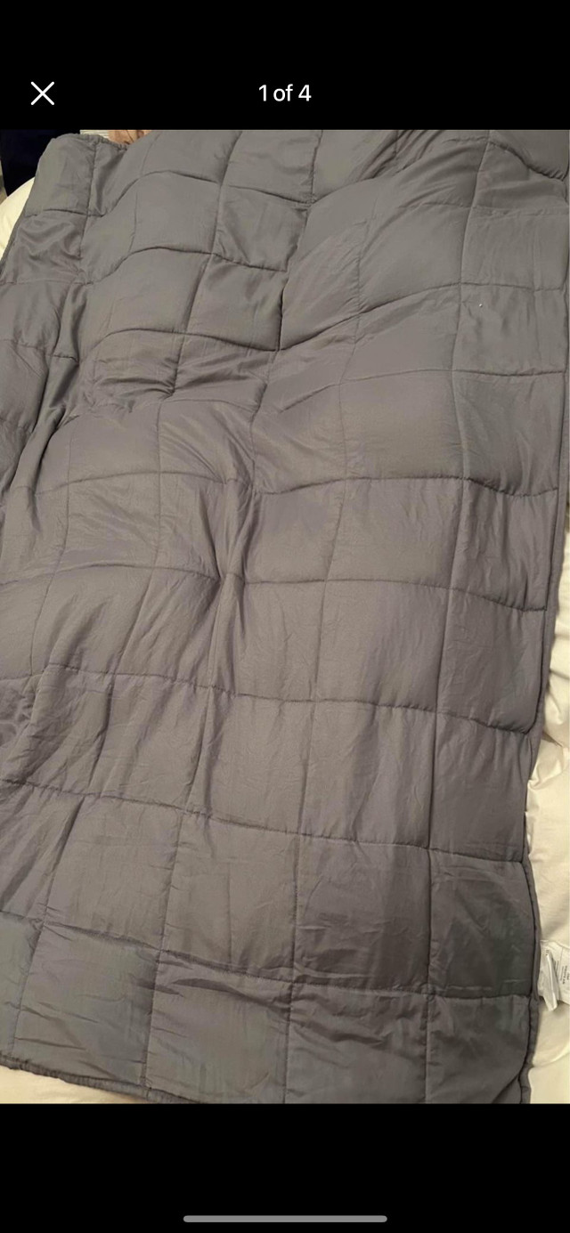 SAFDIE & CO 10 POUND WEIGHTED BLANKET APPROX 40” X 60” GREY in Bedding in Peterborough