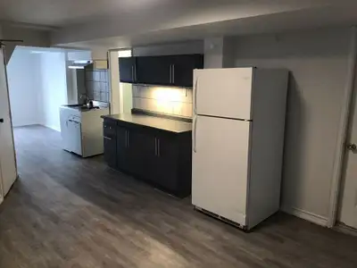 Bachelor Walkout Apartment – Davis & Yonge, Newmarket – $1200 INCLUSIVE! MUST BE WORKING FULL TIME L...