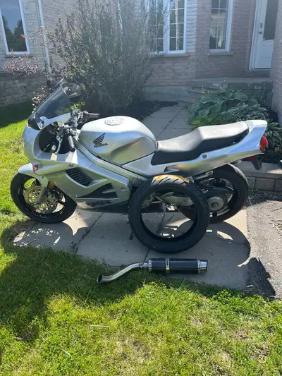 Selling my 1996 Honda VFR with 59000 kilometers on the clock, a true testament to its enduring quali...