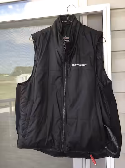 Synergy electric vest with collar. Three heat settings, mens size 46. Pick up is South of Chestermer...