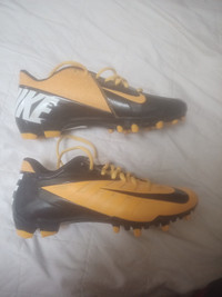 NIKE Vapor Pro Football Cleats Size 7 (Eu 40) BRAND NEW with tag