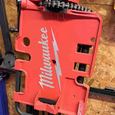 MILWAUKEE 48-22-8690 6 IN LEVELING TRIPOD CHAIN VISE, View more