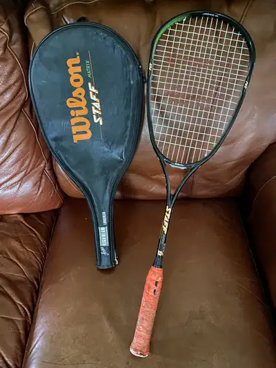 Well used racket Handle needs to be retaped Comes with carrying case