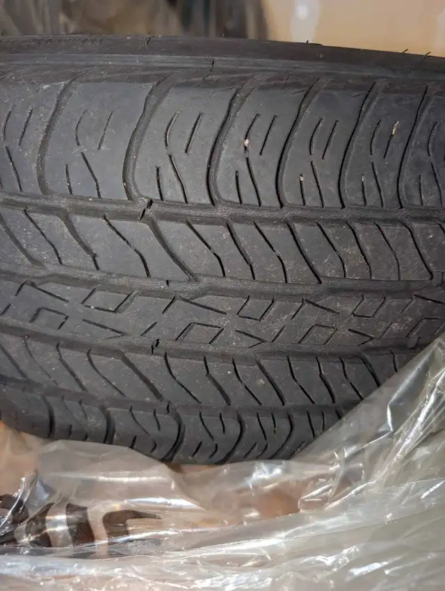 Good conditioned Dunlop all seasons tires without rims for sales in Tires & Rims in Mississauga / Peel Region - Image 7