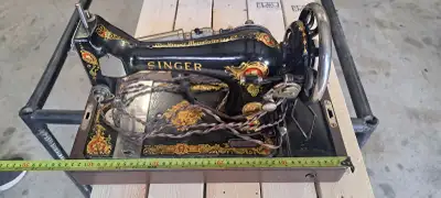 Singer 128K With La Vencedora Indian Star Variant Decals with bentwood case. Model# K4275386 Beautif...
