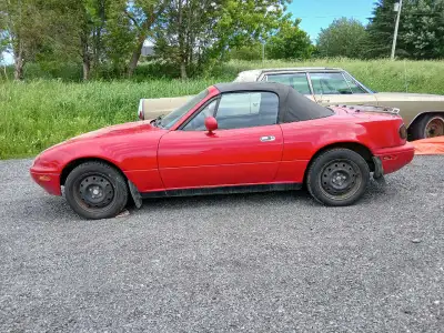 Miata mx5 in great condition no rust come with original rims and 4 steel rims safty check included
