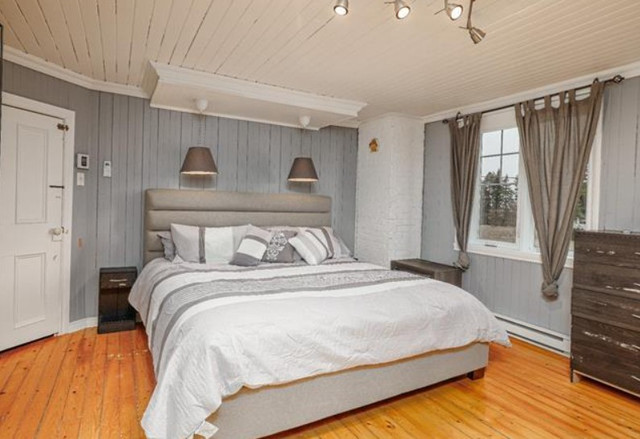 Maison Centenaire 4 chambres à coucher à Saint-Sulpice avec vue dans Maisons à vendre  à Laval/Rive Nord - Image 2