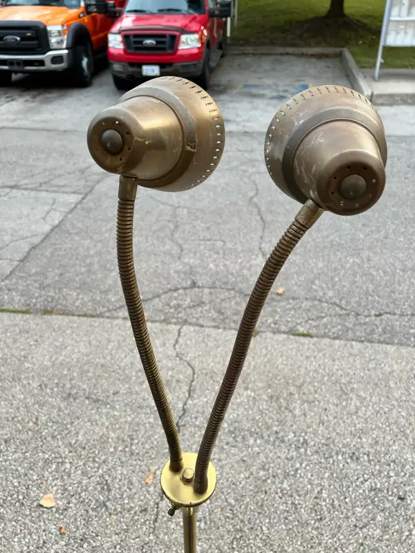 VINTAGE RETRO FLOOR LAMP with 2 BENDABLE LAMPS in Arts & Collectibles in Mississauga / Peel Region - Image 4