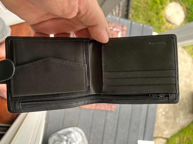 Mens Billblass Leather BiFold Wallet in Other in Nelson - Image 3