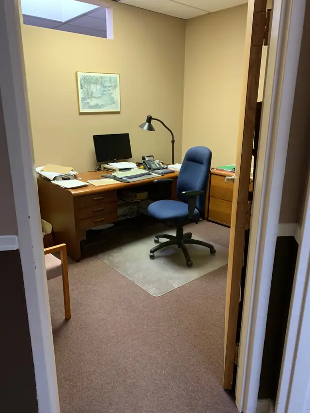 Beautiful downtown Oakville office space in Commercial & Office Space for Rent in Oakville / Halton Region - Image 5