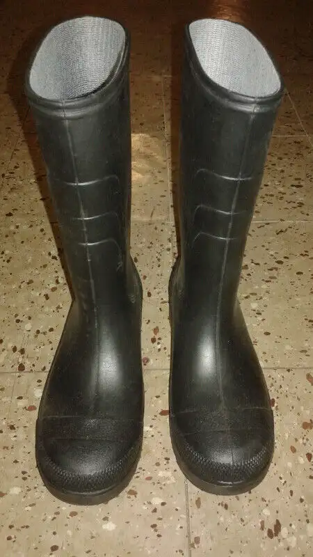 Bottes en caoutchouc Rubber rain boots in Women's - Shoes in City of Montréal - Image 3