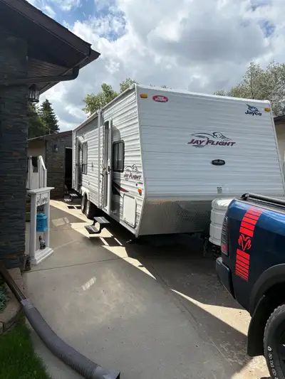 I'm selling my 2009 Jay Flight 24 RKS, a well-maintained travel trailer. This used trailer features...