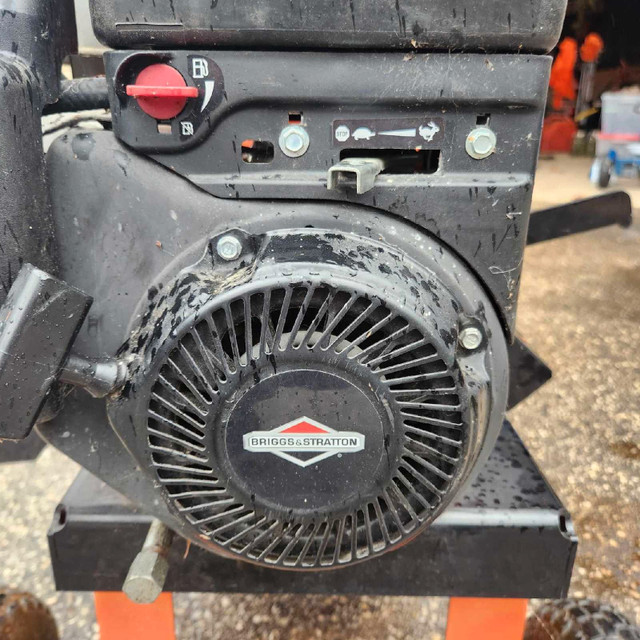 Wood chipper/shredder in Outdoor Tools & Storage in Owen Sound - Image 2