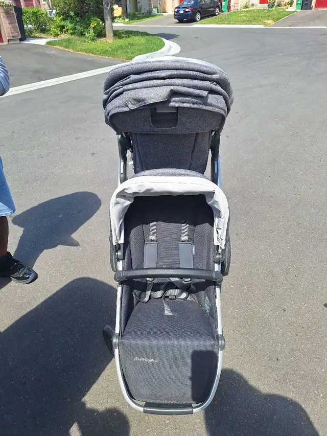 UPPAbaby VISTA Double Stroller with never used bassinet in Strollers, Carriers & Car Seats in Mississauga / Peel Region - Image 2