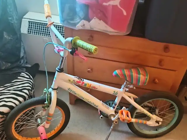Girls Perfect Condition Bike in Kids in London - Image 2