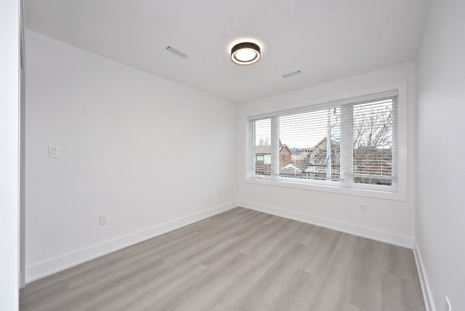 Dufferin / Rogers 5