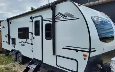 Used 2021 KZ Escape 321BH SUV TOWABLE-see weight detailson pictures highlights: Front Queen Bed Rear...