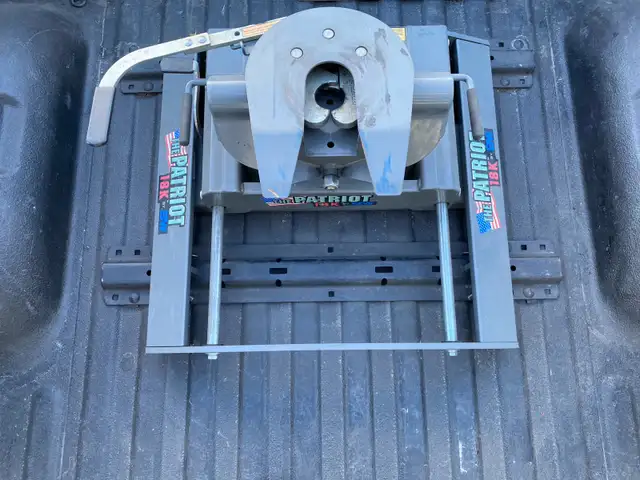 5th Wheel Sliding Hitch in RV & Camper Parts & Accessories in Kelowna - Image 3