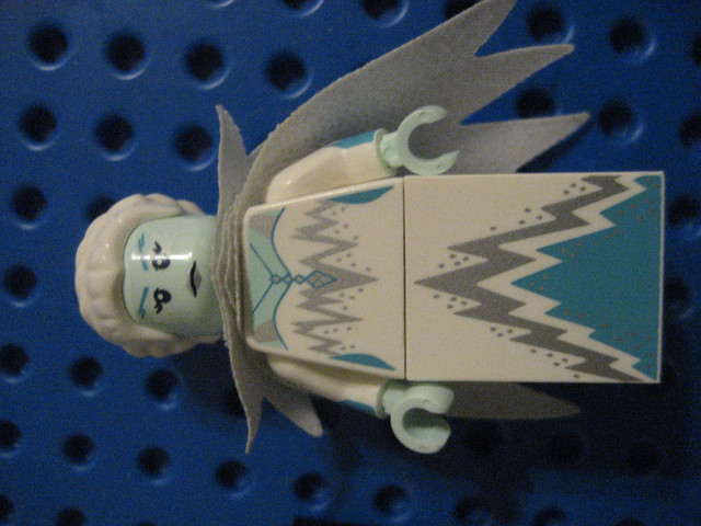 Lego CMF Series 16 Ice Queen Minifigure Witch Elf Fairy Frost in Toys & Games in City of Toronto - Image 3