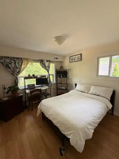 I have a clean room ready for rent available September 1st. The price is 1050 + 1/6 of utilities (Hy...