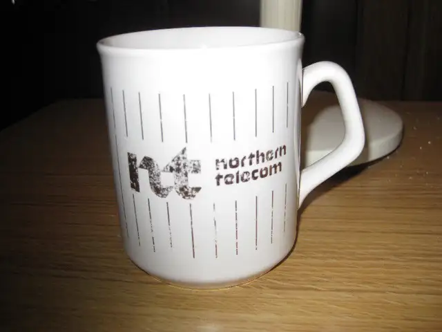MUGS - TASSES DE COLLECTION - BELL - NT  et EN PORCELAINE in Arts & Collectibles in Laval / North Shore - Image 4