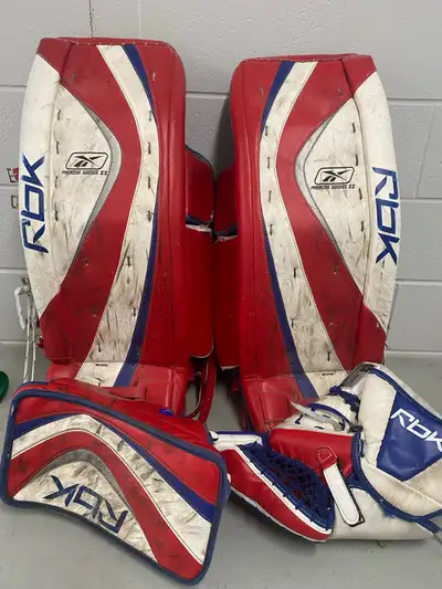 Goalie pads & gloves (34"+1), View more