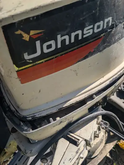 25 HP Johnson outboard, not sure of age but probably early to late 70's, good compression but thrott...