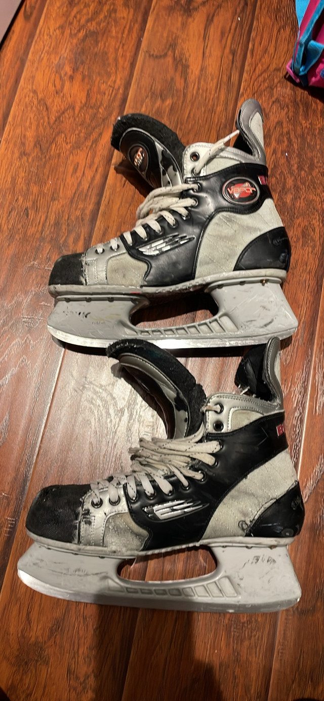 Bauer Vapor 6 - Size 10 Adult Hockey Skate  in Skates & Blades in Ottawa - Image 2