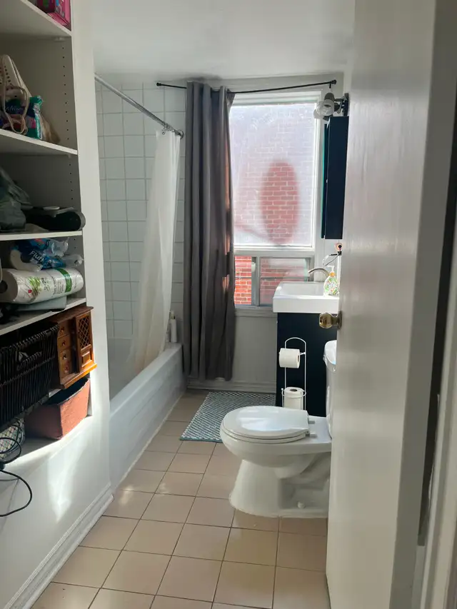 B2 – Beautiful Apartment – Near Downtown Montreal in Long Term Rentals in City of Montréal - Image 10