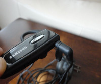 Samsung BCE-WEP150 Bluetooth Handsfree Headset w/Charger