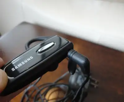 Samsung BCE-WEP150 Bluetooth Handsfree Headset w/Charger, View more