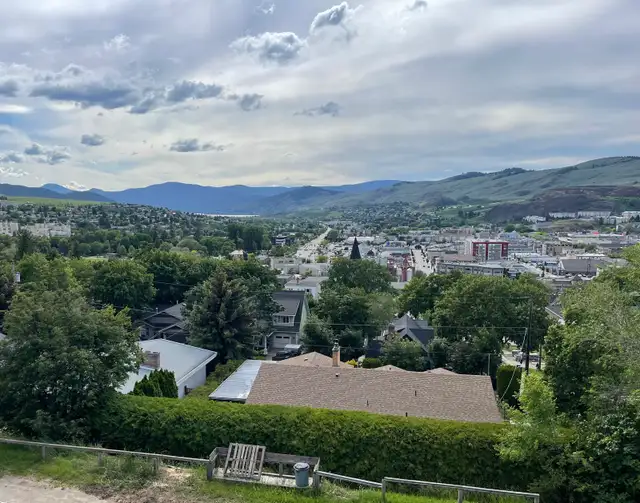 2 bedroom City view East Hill walk in Townhouse for rent
