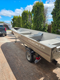 2011 Tracker 16 Foot & 25Hp Evinrude package with power trim