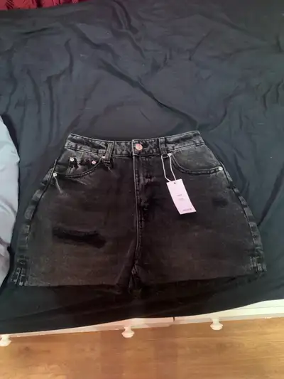 High rise mom black jean shorts, from ardenes with the tag still on them, never worn. Size 1