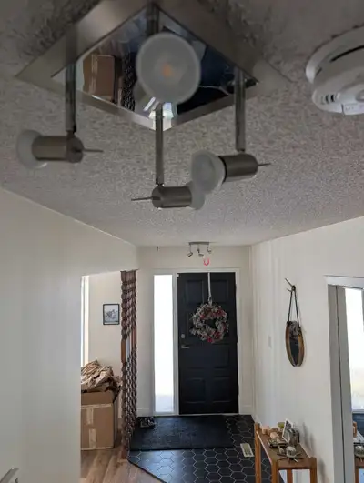 4 Light fixtures, work great, View more