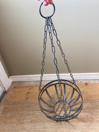 Metal hanging plant basket