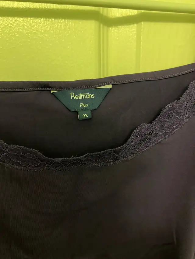 purple spaghetti strap top, 3X, $2 in Women's - Tops & Outerwear in City of Halifax - Image 3