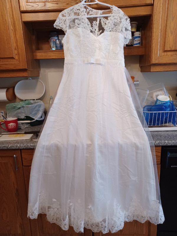 Seriah Wedding Dress, Lace, Large, White in Wedding in Oshawa / Durham Region